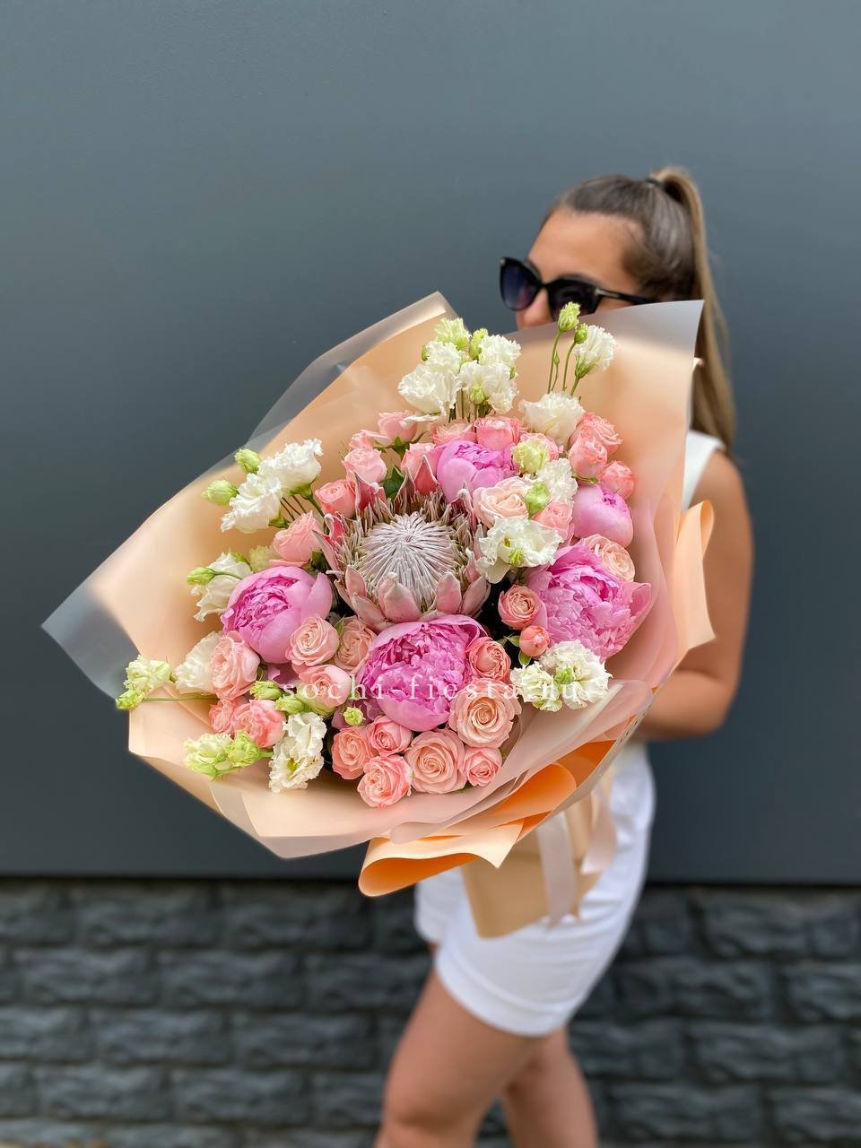 корпоративная корзина на 51 розу для екатеринбургского офиса