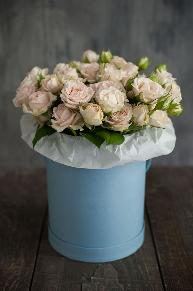 кубическая коробка с эустомой и эвкалиптом для Академического района