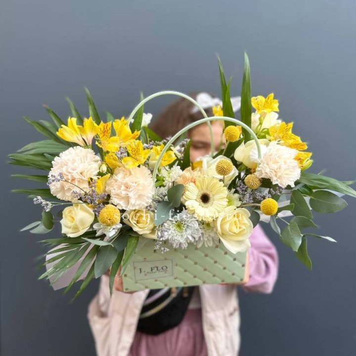 Сумочка с розами "Эпиа" в Екатеринбурге