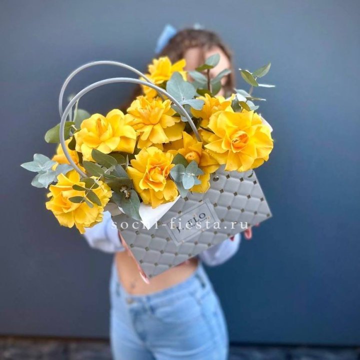 Сумочка с розами "Эдель" в Екатеринбурге