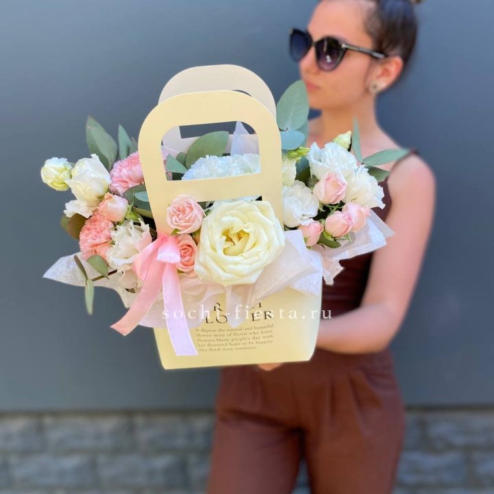 Цветочная сумочка "Рафаэль" в Екатеринбурге