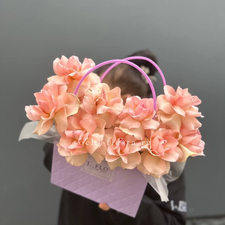 Сумочка с розами "Кети" в Екатеринбурге