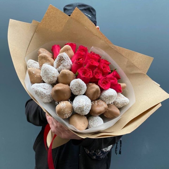 Розы и клубника в шоколаде Мерси в Екатеринбурге