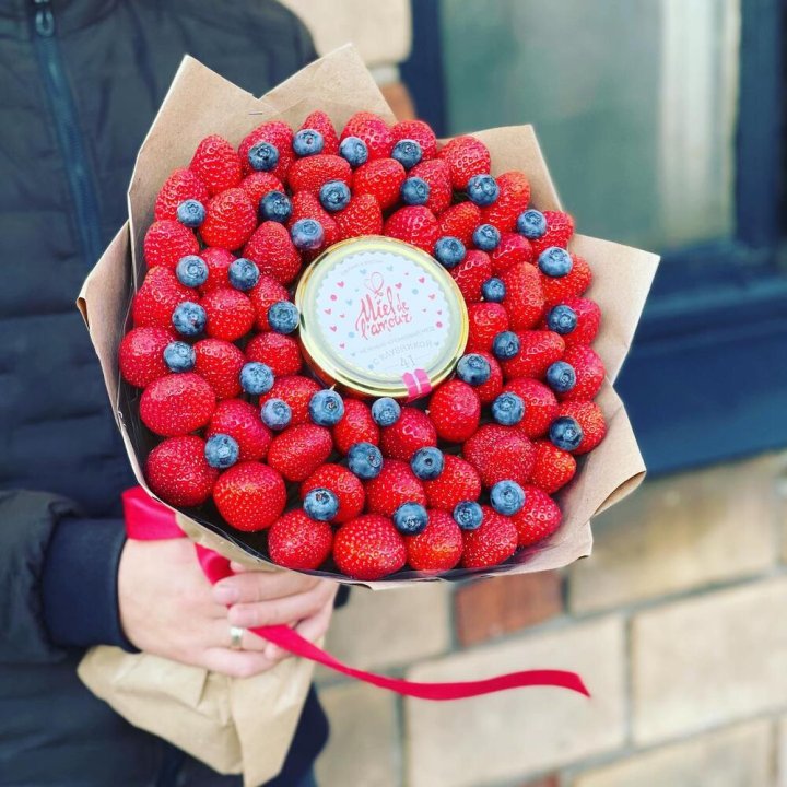 "Клубника и мёд" в Екатеринбурге