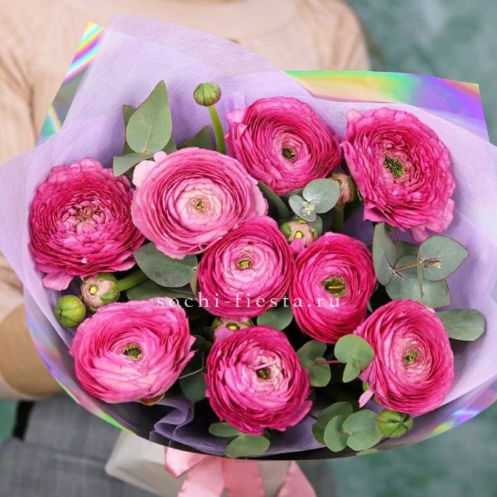 Ранункулюсы с эвкалиптом №2 в Екатеринбурге