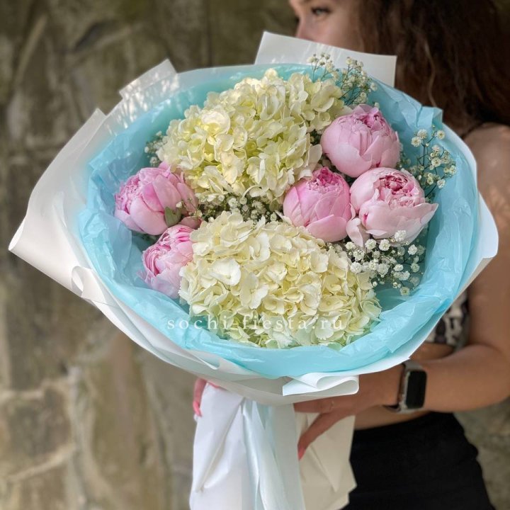 Букет с пионами "Блюсом" в Екатеринбурге