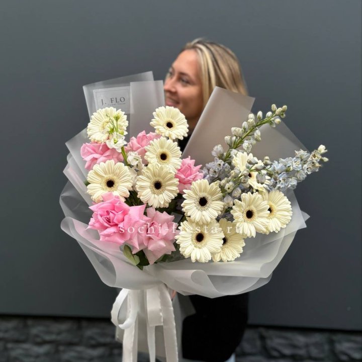 Букет роз и гербер в Екатеринбурге