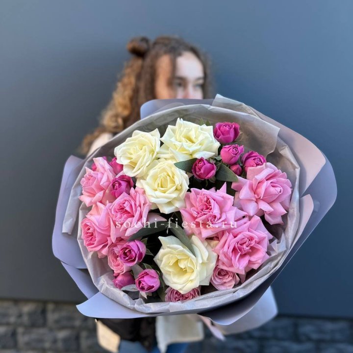 Букет французских и пионовидных роз в Екатеринбурге