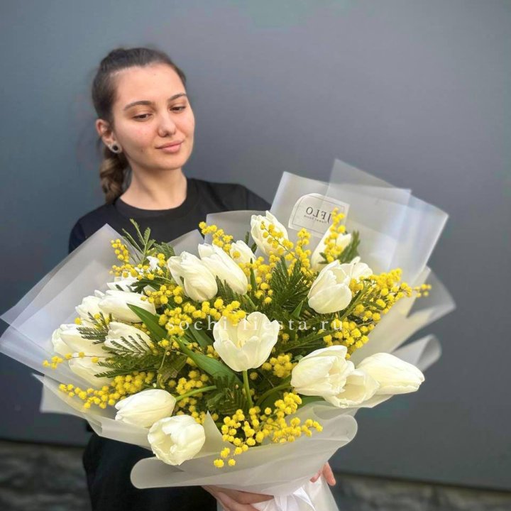 Букет тюльпанов и мимозы в Екатеринбурге