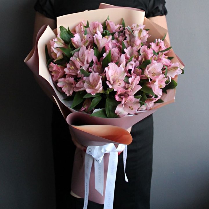 Букет розовых альстромерий в Екатеринбурге