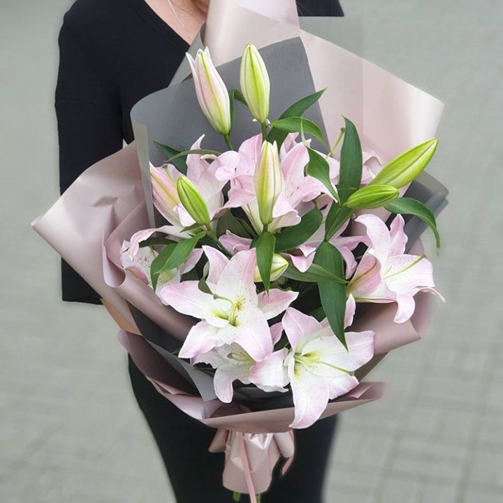 Букет розовых лилий в Екатеринбурге