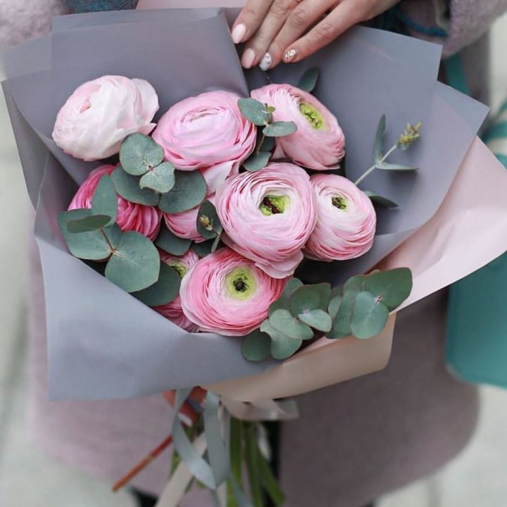 Ранункулюсы с эвкалиптом №1 в Екатеринбурге