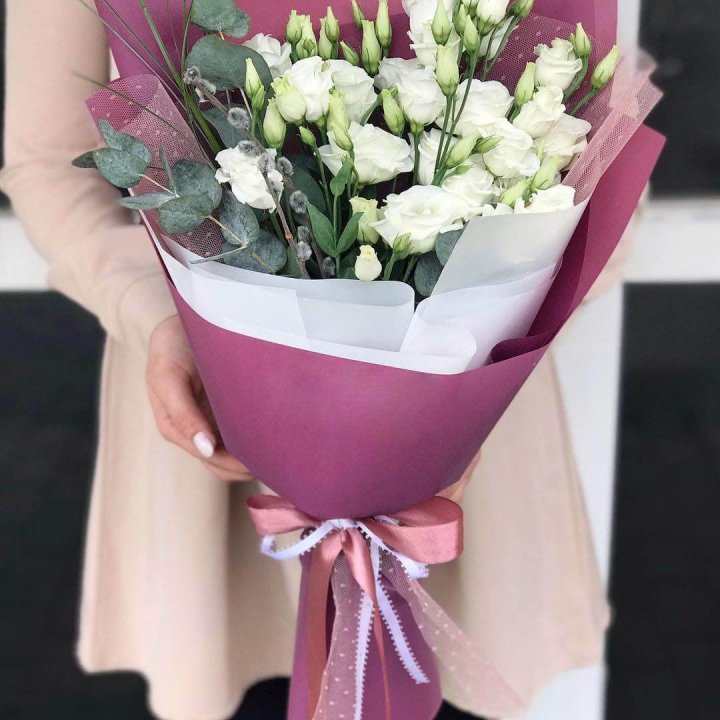 Эустомы с эвкалиптом в Екатеринбурге