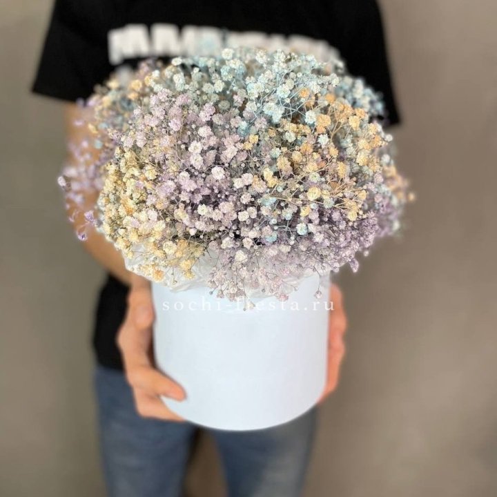 9 Радужных гипсофил в шляпной коробке в Екатеринбурге