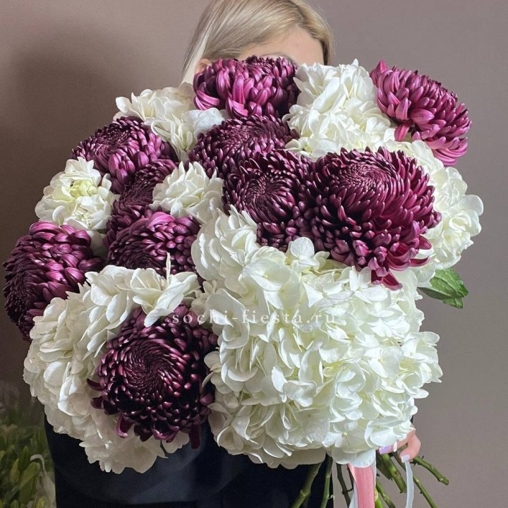 Охапка Бигуди и гортензий в Екатеринбурге