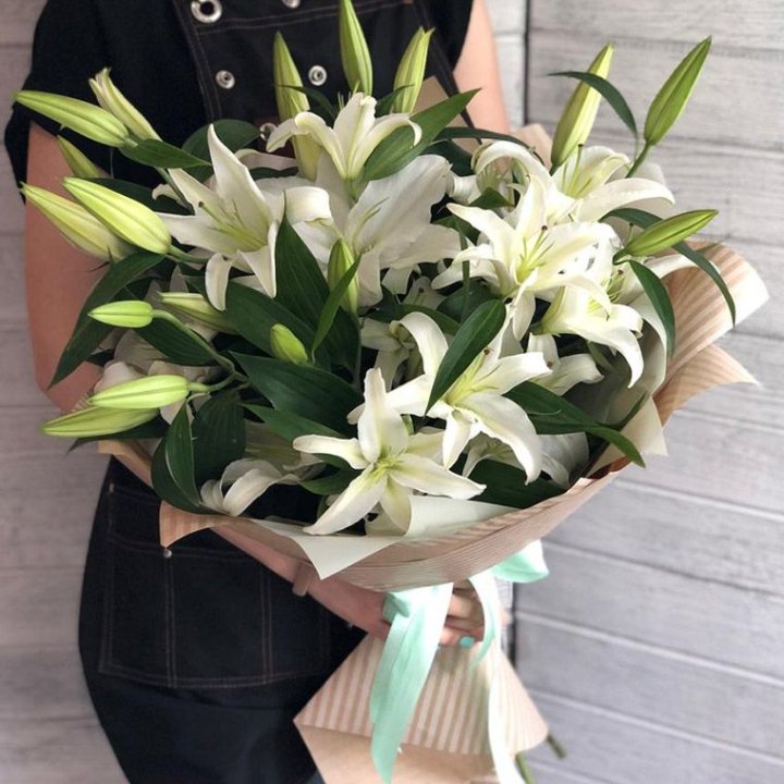 Букет белых лилий в Екатеринбурге