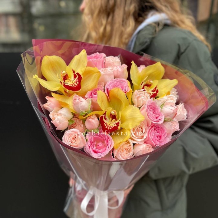  Букет орхидей и роз Есенья в Екатеринбурге