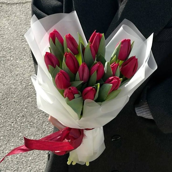 15 красных тюльпанов в Екатеринбурге