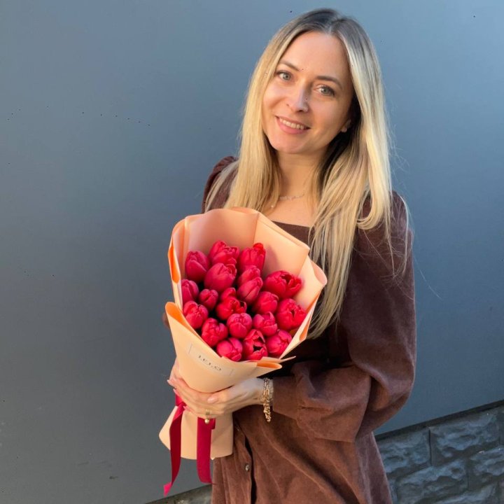  19 красных тюльпанов в Екатеринбурге