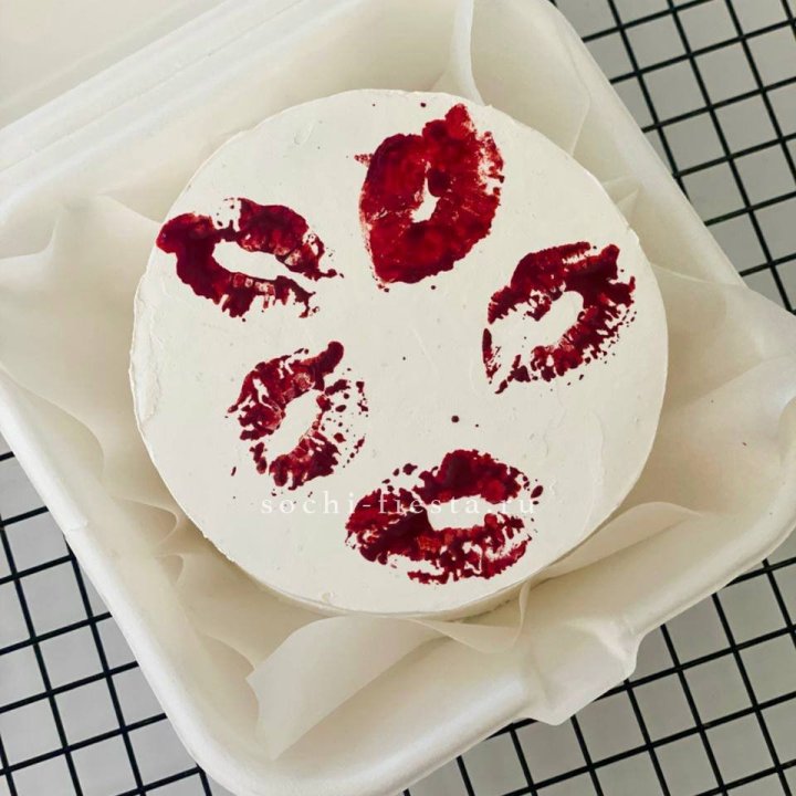 Бенто-торт "Поцелуй" в Екатеринбурге