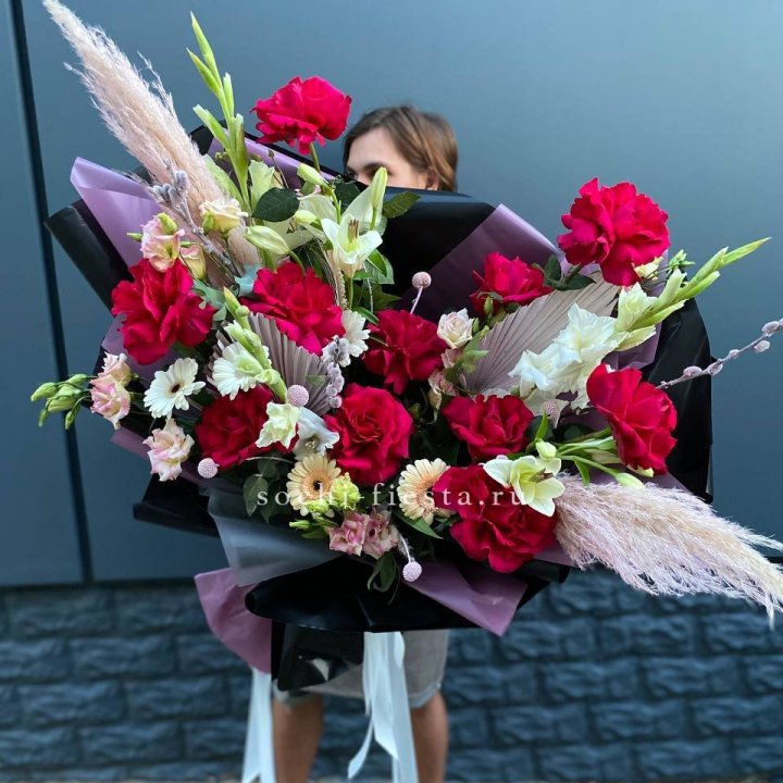 Дизайнерский букет Ред в Екатеринбурге