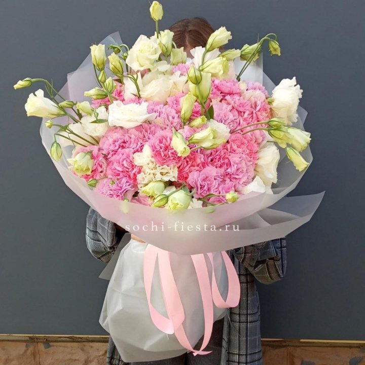 Букет из эустом и диантусов  в Екатеринбурге