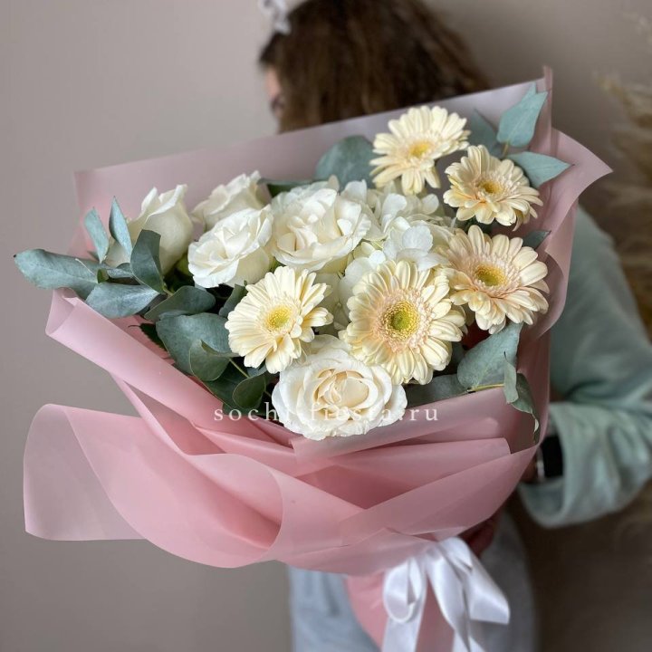 Букет роз, гортензии, гербер  в Екатеринбурге