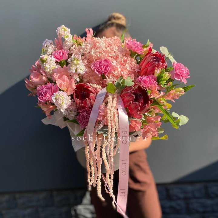 Коробка с цветами "Камикадзе" в Екатеринбурге