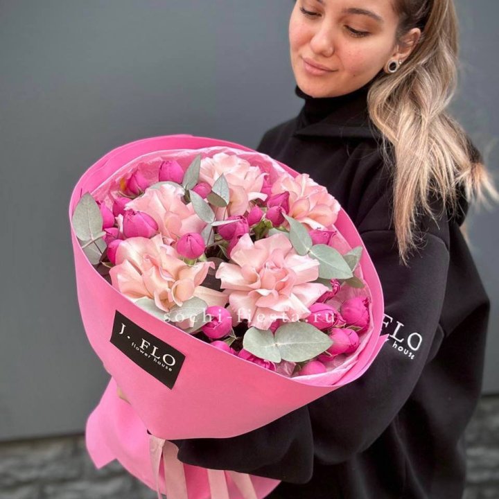 Букет французских и пионовидных роз "Ламиносо" в Екатеринбурге