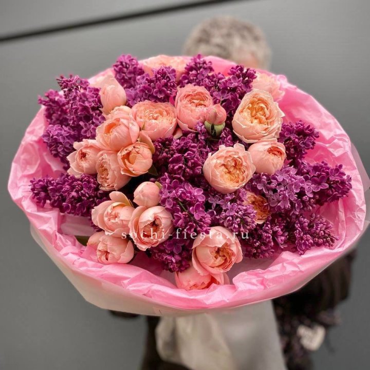  Дуо букет из кустовых роз и сирени в Екатеринбурге