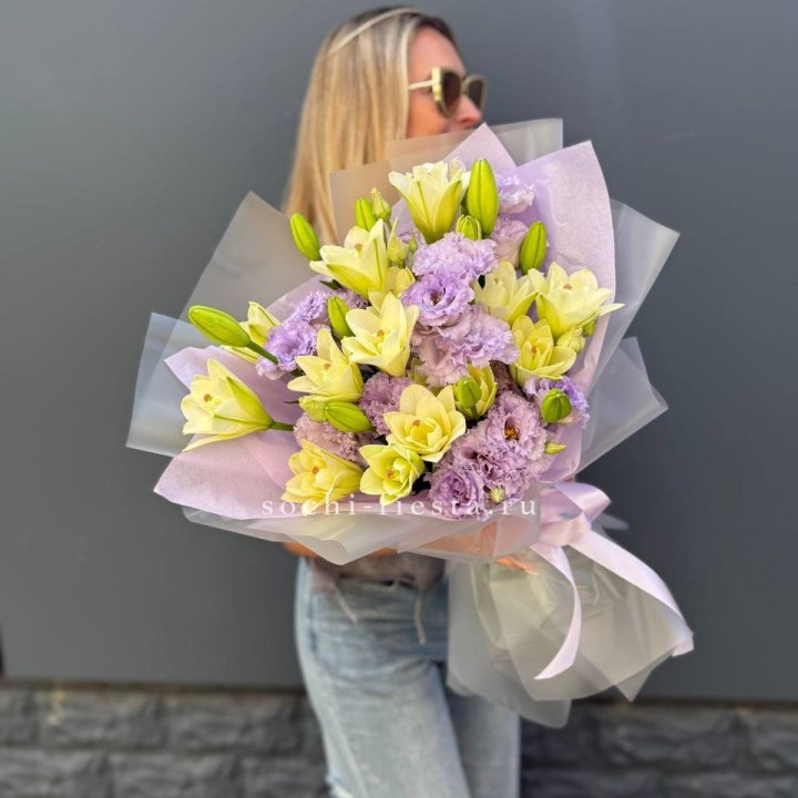  Букет лилий и эустом в Екатеринбурге