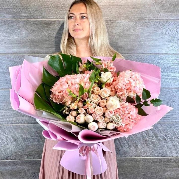 Дизайнерский букет "Валенсия-2" в Екатеринбурге