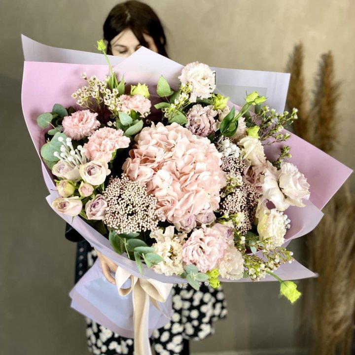 Дизайнерский букет "Трели кримс" в Екатеринбурге