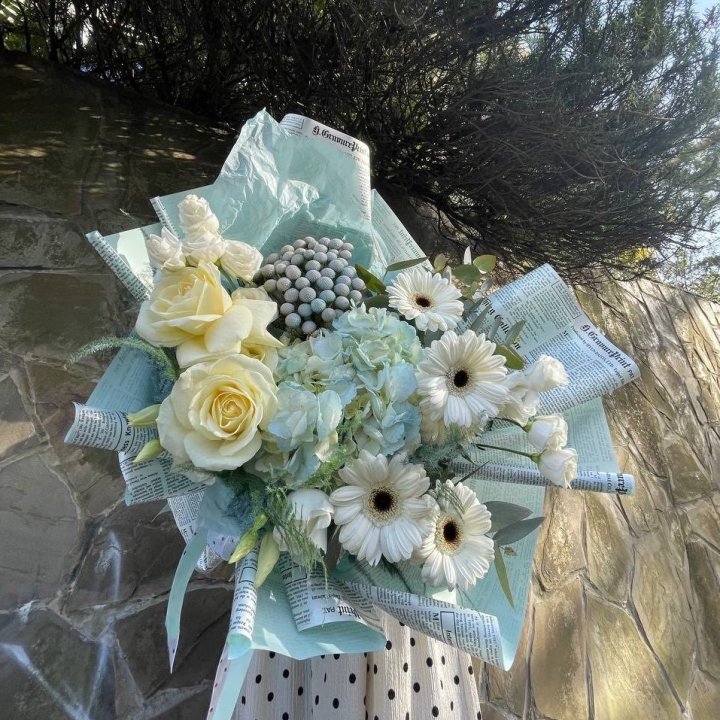 Дизайнерский букет "Линдж-блю" в Екатеринбурге