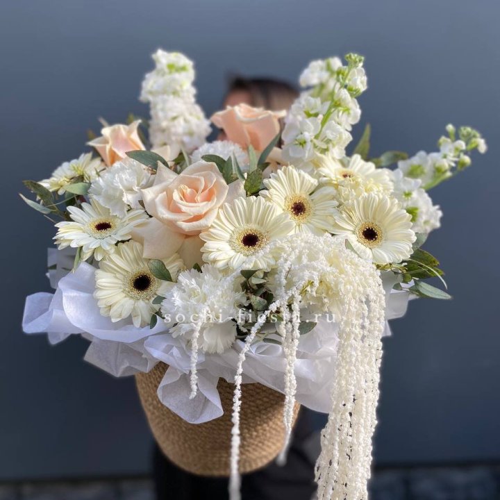 Цветы в джутовом кашпо "Валери" в Екатеринбурге