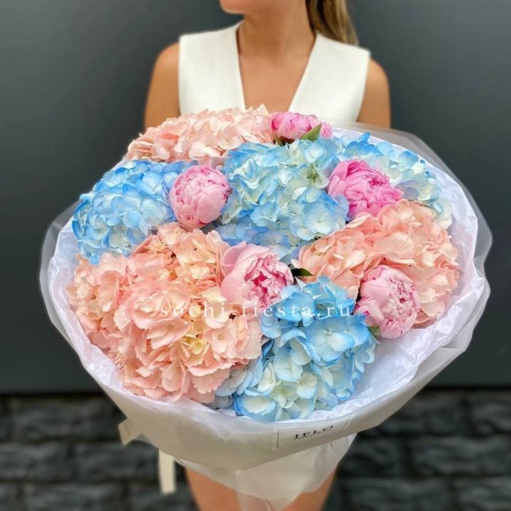 Дуобукет гортензии с пионами  в Екатеринбурге