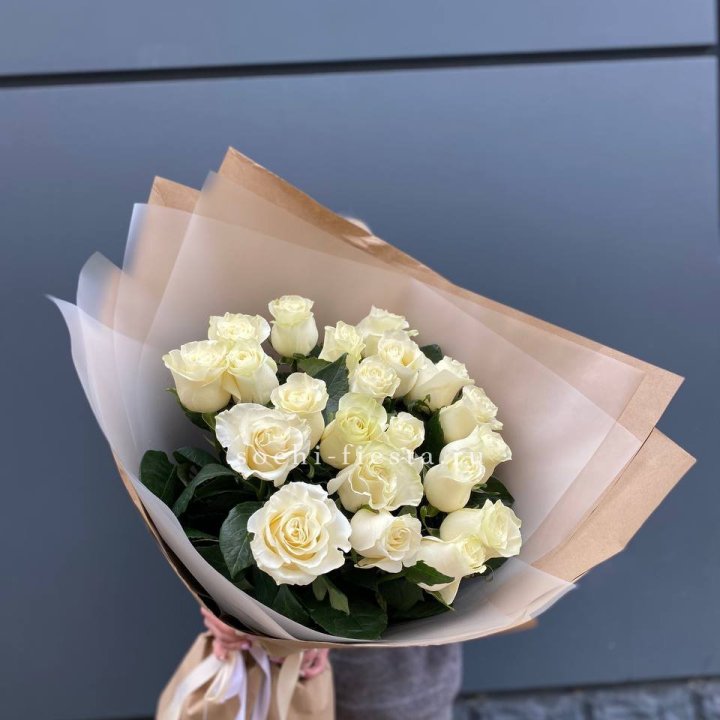  Букет  высоких белых роз   в Екатеринбурге