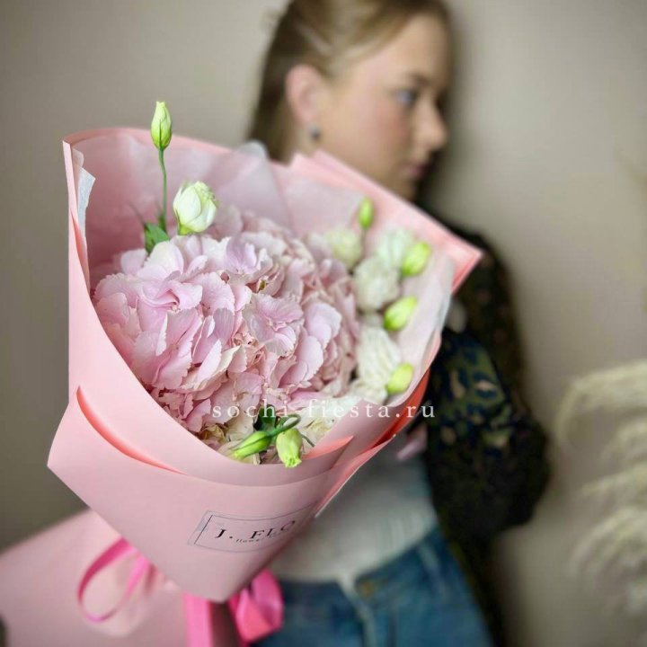 Букет с гортензией №2 в Екатеринбурге