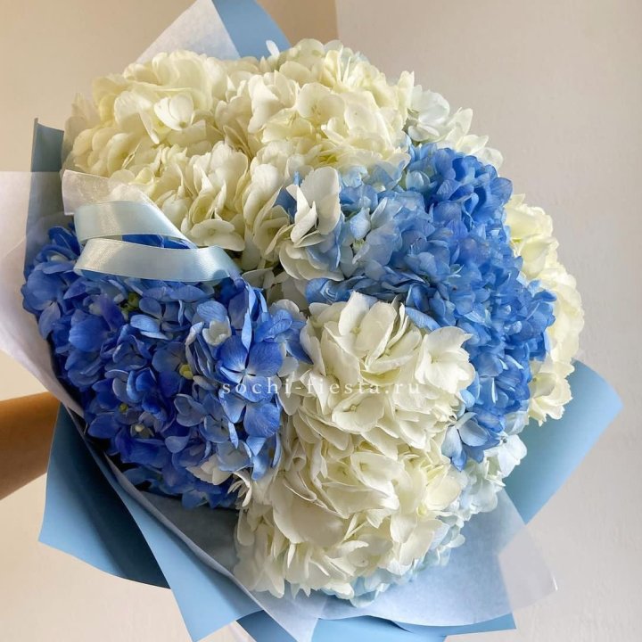 Букет гортензий "Голубая лаза" в Екатеринбурге