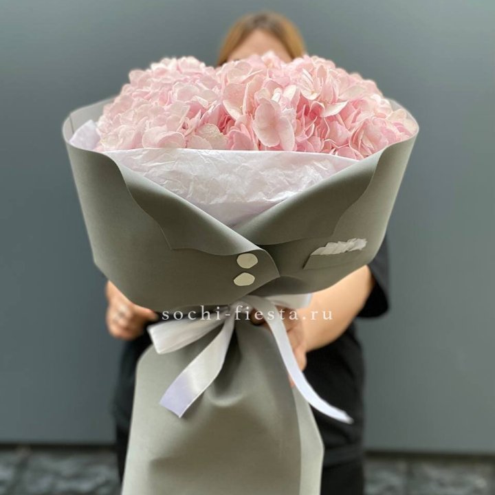  Букет  пиджачок из 5 гортензий в Екатеринбурге