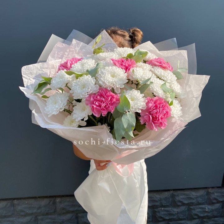  Букет  хризантем и диантусов "Воздушный" в Екатеринбурге