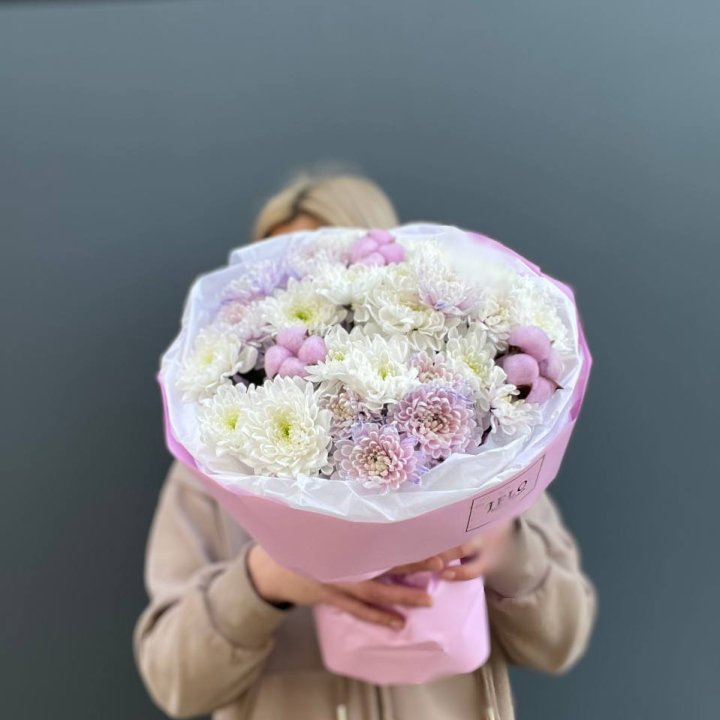 7 нежных хризантем в Екатеринбурге