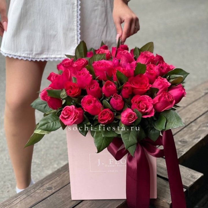 55 алых роз в кубе в Екатеринбурге