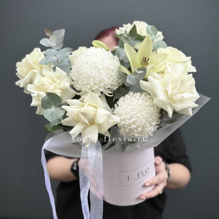 Цветы в шляпной коробке  в Екатеринбурге