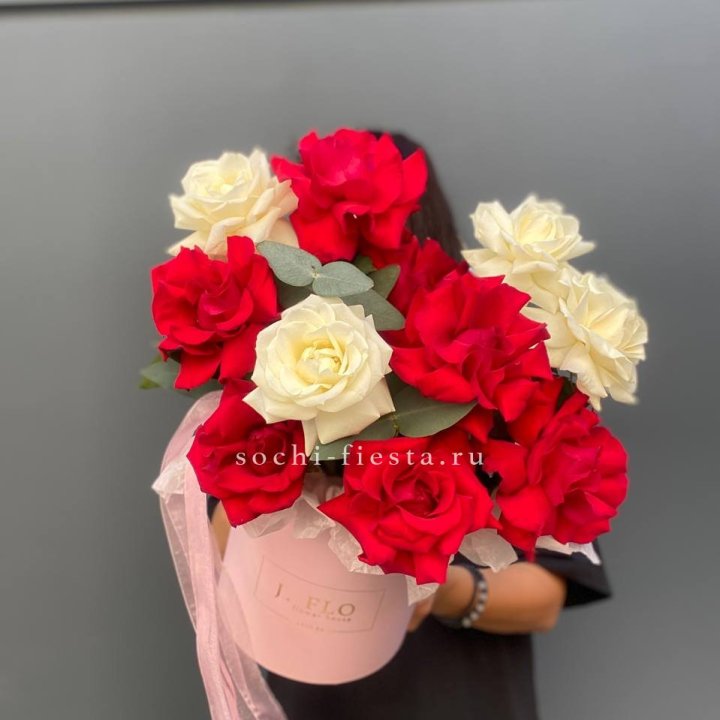 13 Французских роз в боксе в Екатеринбурге