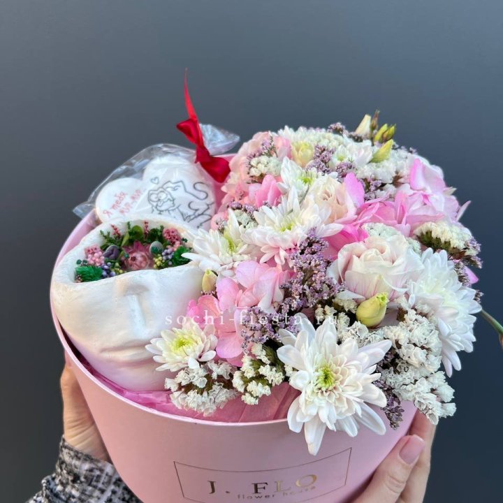 Цветы и свеча в коробке в Екатеринбурге