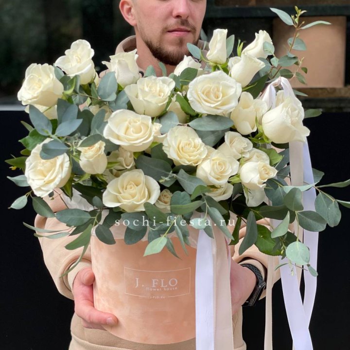 41 белая роз в бархатном боксе в Екатеринбурге