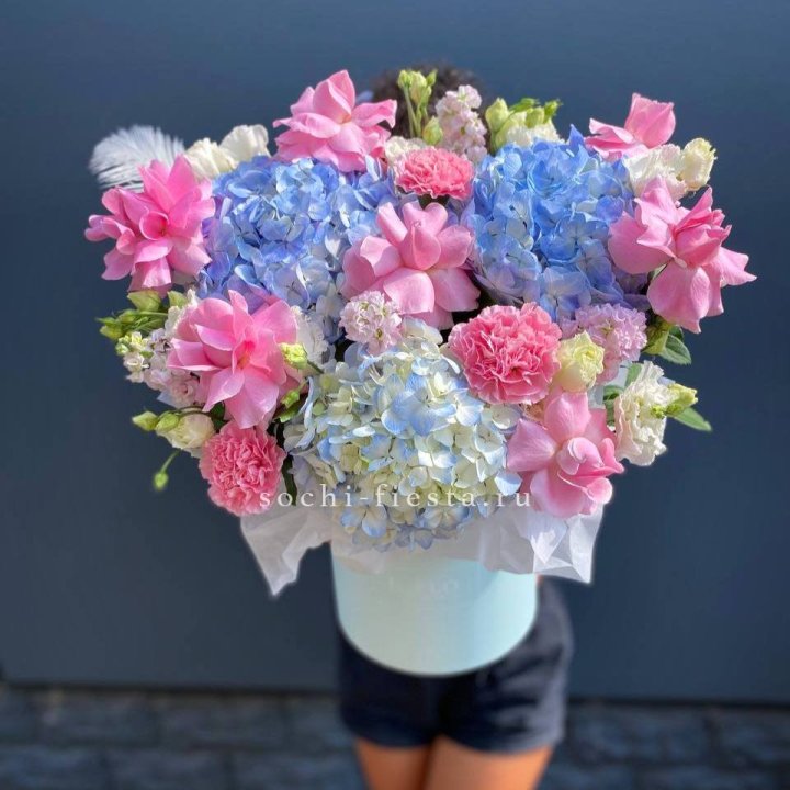 Коробка с цветами "Лемия" в Екатеринбурге