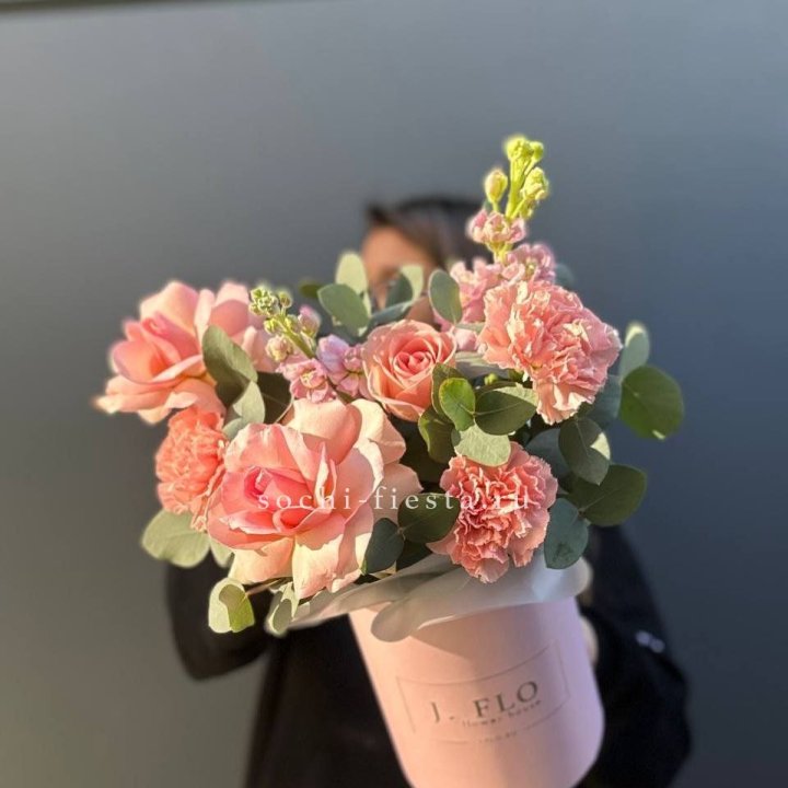 Цветы в боксе "Сизара" в Екатеринбурге