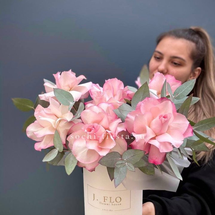 7 Французских роз в боксе в Екатеринбурге